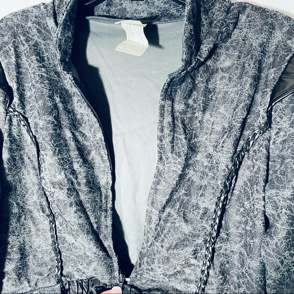 Spirit Halloween Winter Warrier L Halloween Costume - Picture 4 of 10